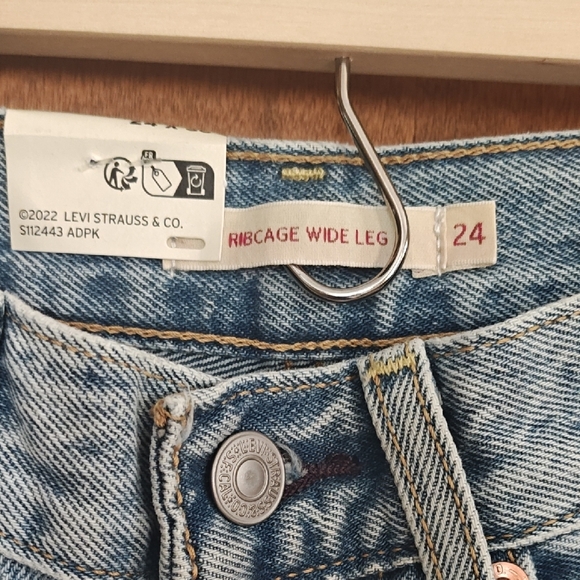 Levi's Women's Straight Leg Jeans in Light Blue - Picture 2 of 5